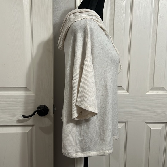Johnny Was Calme Hooded Cozy Tee Ecru Size M NWT - Picture 2 of 11